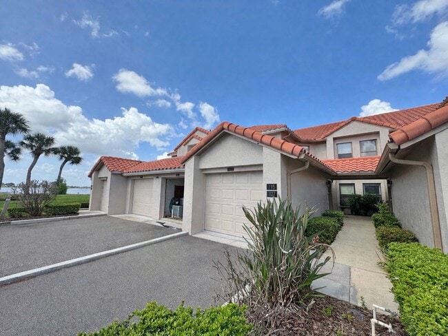 property at 715 Magnolia Pl