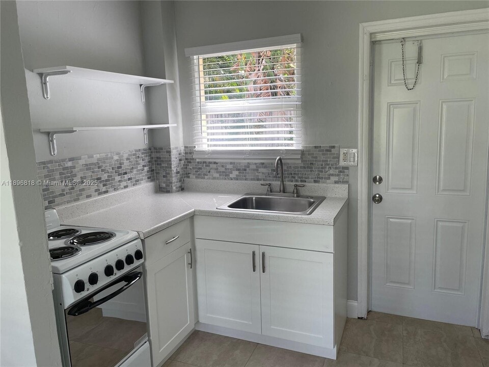 2805 NE 6th Ln in Wilton Manors, FL - Building Photo