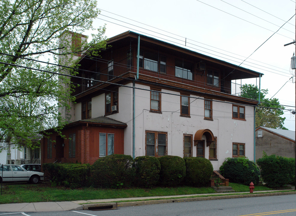 77 N Schuylkill Ave in Norristown, PA - Foto de edificio