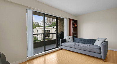 1355 Pendrell St in Vancouver, BC - Building Photo - Building Photo
