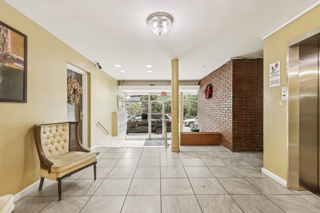 500 Thayer Ave, Unit 403 in Silver Spring, MD - Building Photo - Building Photo