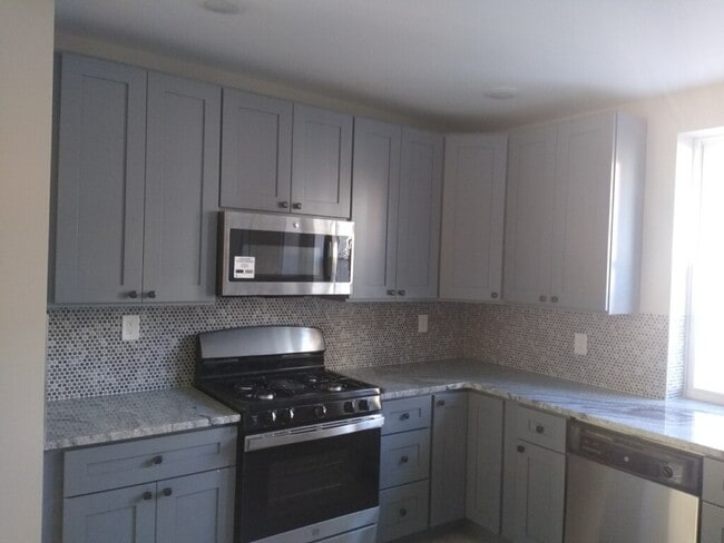 1817 Ashley St in Philadelphia, PA - Building Photo - Building Photo