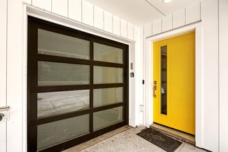 818 N 47th St in Seattle, WA - Foto de edificio - Building Photo