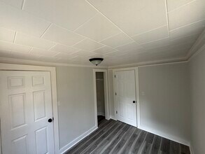 15 Helen Ln in Great Neck, NY - Building Photo - Building Photo