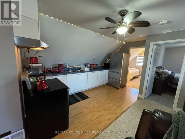 319 Dover St in Oshawa, ON - Building Photo - Building Photo