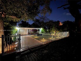 151 NW 165th St in Miami, FL - Building Photo