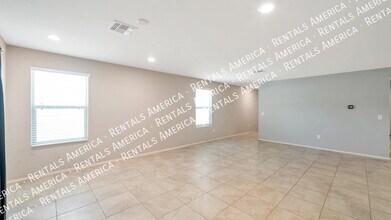 4910 S River Run Dr in Tucson, AZ - Building Photo - Building Photo