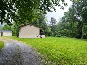 150 Scenic Apt Rd in Unicoi, TN - Building Photo - Building Photo