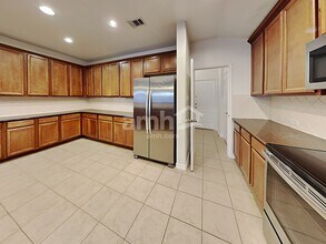 5825 Stone Mountain Rd in The Colony, TX - Foto de edificio - Building Photo