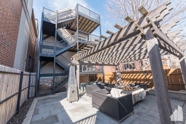 1943 W Henderson St in Chicago, IL - Building Photo - Building Photo