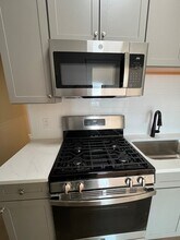 108 Bristol Rd, Unit 1 in Somerville, MA - Foto de edificio - Building Photo