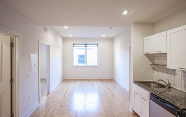 North 15th in Philadelphia, PA - Building Photo - Interior Photo