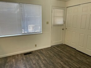 1013 W Lakeside Dr in Moses Lake, WA - Building Photo - Building Photo