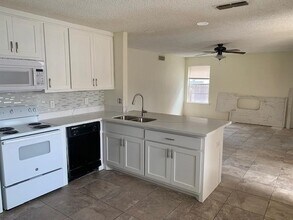 109 Shannon Unit B Cir in Del Rio, TX - Building Photo - Building Photo