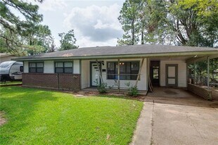 1924 Shannon Rd in Alexandria, LA - Building Photo