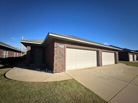 1308 Garden Gate Dr in Yukon, OK - Building Photo