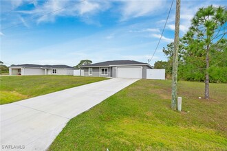 7023 Tide Cir in La Belle, FL - Building Photo - Building Photo