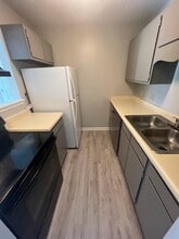 509 Mystic Dr Unit H in Greensboro, NC - Building Photo - Building Photo