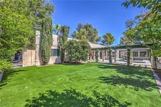 2701 Alta Dr in Las Vegas, NV - Building Photo - Building Photo