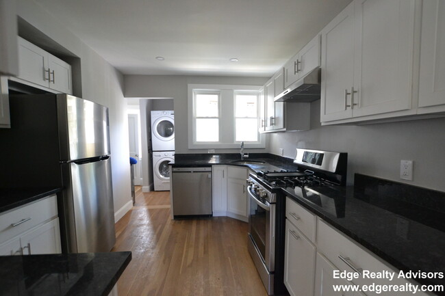 39 Trapelo St, Unit 1 in Boston, MA - Building Photo - Building Photo