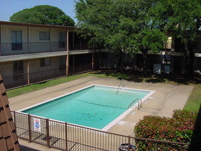 The Aurora Apartments in Dallas, TX - Building Photo - Building Photo