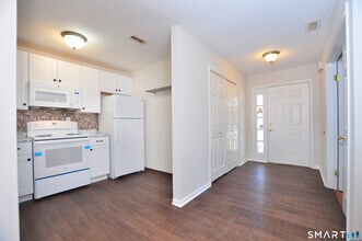 207 Country Club Ct in Rocky Hill, CT - Building Photo - Building Photo