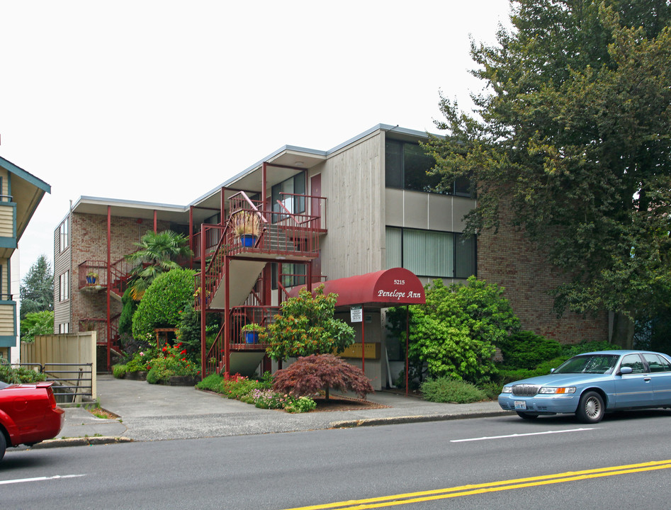 Penelope Ann in Seattle, WA - Foto de edificio