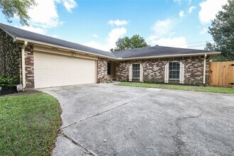 2703 Heritage Colony Dr in Webster, TX - Building Photo - Building Photo