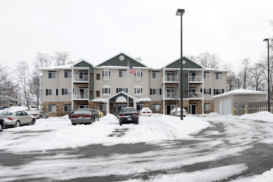 Golden Bridge Manor in Portland, MI - Foto de edificio
