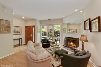 2910 N Commonwealth Ave in Chicago, IL - Building Photo - Building Photo