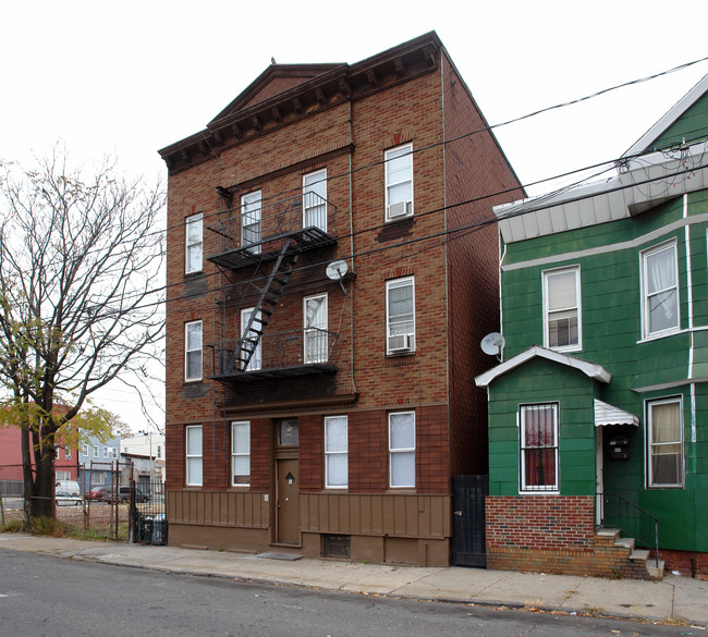 96 Seaview Ave in Jersey City, NJ - Building Photo - Building Photo