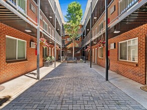 Avanti Apartments in Englewood, CO - Building Photo - Interior Photo