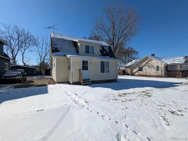 2050 E Scottwood Ave in Burton, MI - Building Photo - Building Photo