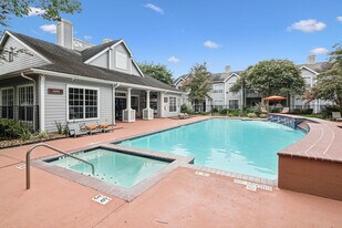 Chelsea Apartments in Beaumont, TX - Building Photo