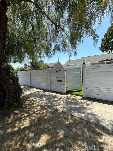 12008 Roscoe Blvd in Los Angeles, CA - Building Photo - Building Photo