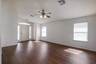 14900 Evening Mist Ln in Pflugerville, TX - Foto de edificio - Building Photo