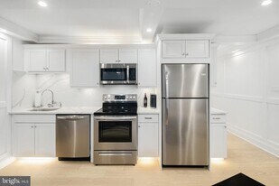 226 Rittenhouse Sq in Philadelphia, PA - Building Photo
