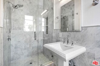 1360 N Crescent Heights Blvd in West Hollywood, CA - Building Photo - Building Photo