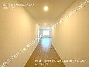 8703 Macdona Pl in San Antonio, TX - Building Photo - Building Photo