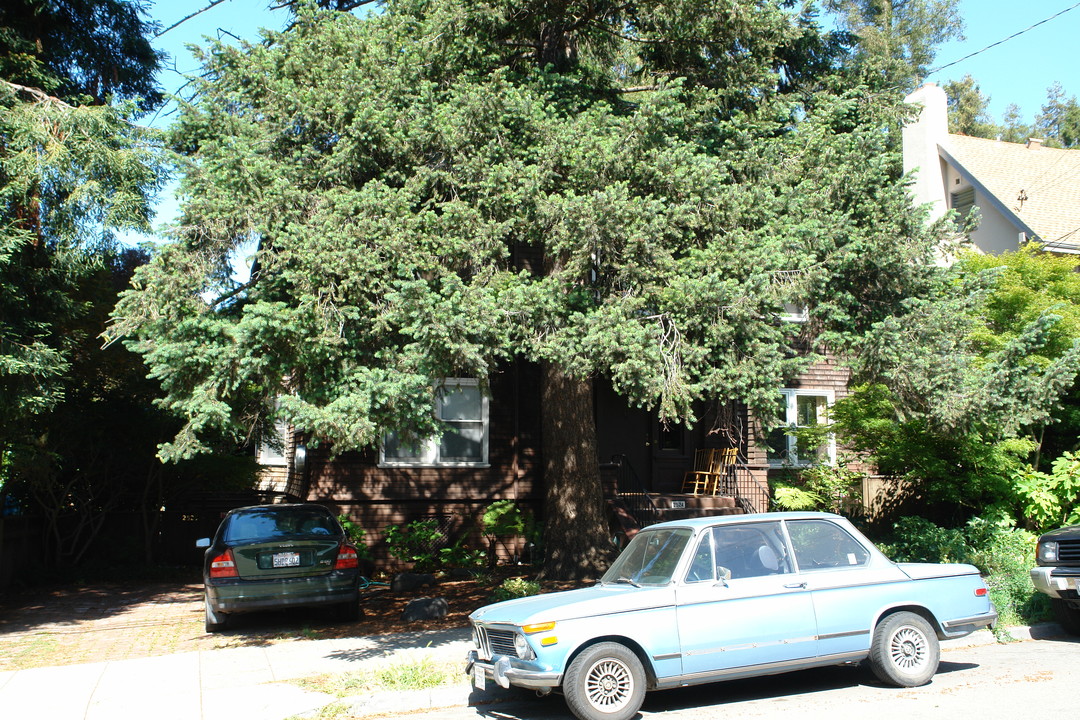 2524 Piedmont Ave in Berkeley, CA - Foto de edificio