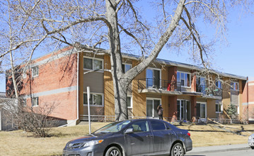 2019 Ulster Rd NW in Calgary, AB - Building Photo - Building Photo