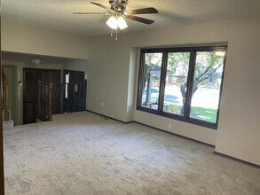 1120 E James St in Derby, KS - Foto de edificio - Building Photo