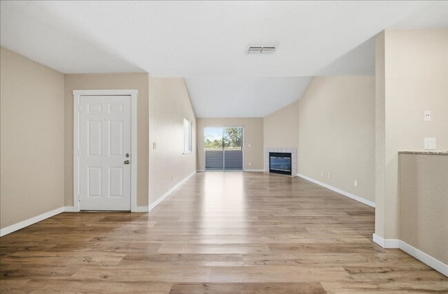 1019 Dornajo Way in Sacramento, CA - Building Photo - Building Photo