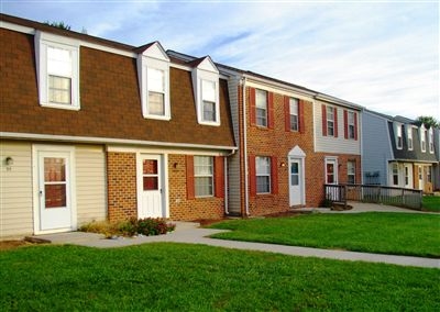 Taneytown Village in Taneytown, MD - Building Photo