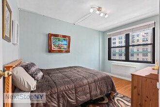 301 E 69th St-Unit -14-E in New York, NY - Building Photo - Building Photo