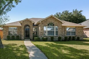 808 Dawson St in Cedar Hill, TX - Building Photo