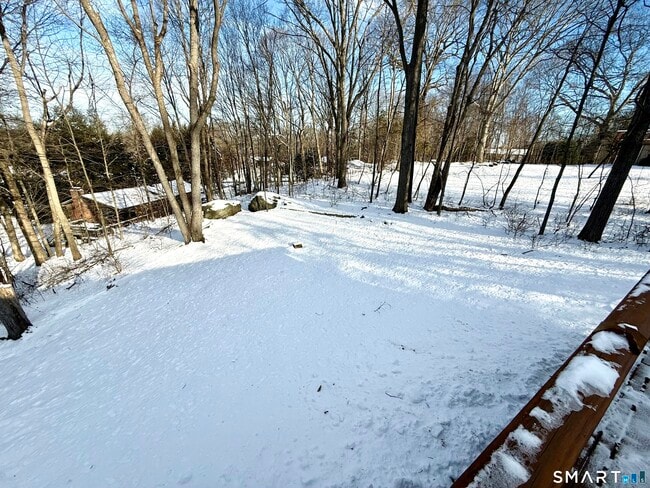 27 White Oak Rd in Shelton, CT - Building Photo - Building Photo