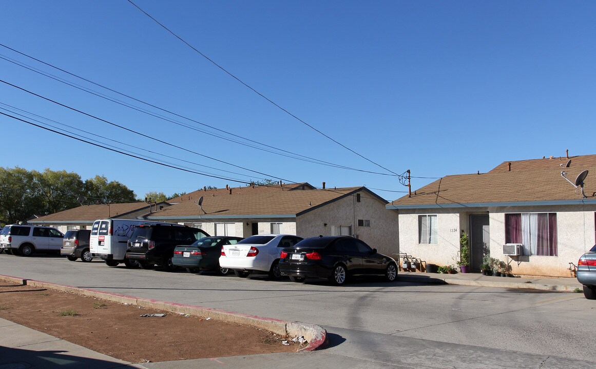 Oro Park Townhomes in El Cajon, CA - Building Photo