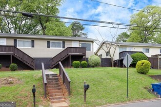 1040 Herndon St NW in Atlanta, GA - Foto de edificio - Building Photo