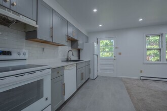 16 Oenoke Pl in Stamford, CT - Building Photo - Building Photo